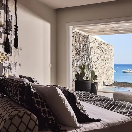 Artemis Seaside 4*