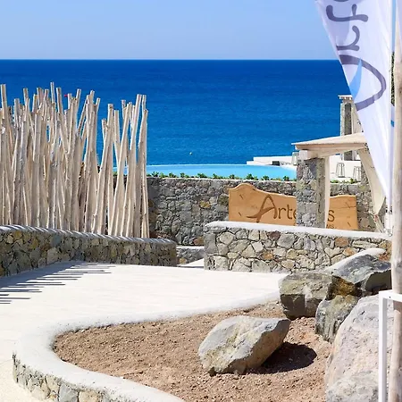 Artemis Seaside 4*