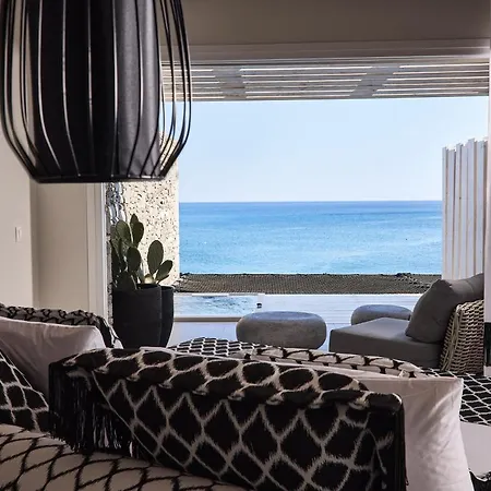 Artemis Seaside 4*