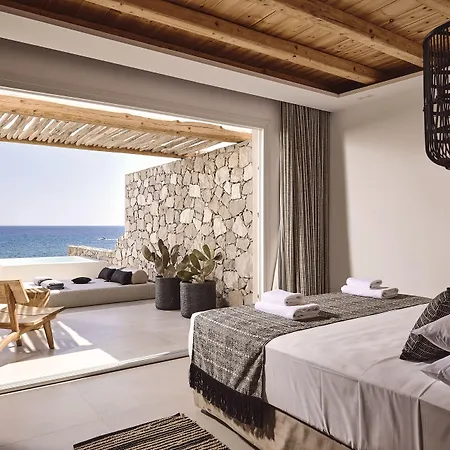 Artemis Seaside 4*